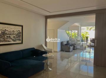Casa · 532m² · 5 Quartos · 4 Vagas · Casa com 5 quarto sendo 3 suíte disponível para locação no bairro Morada da Colina em Uberlândia-MG.
