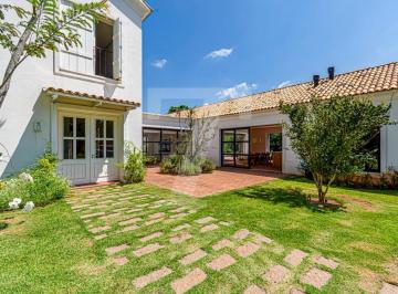 Casa · 765m² · 5 Quartos · 4 Vagas · Fazenda /Praia da Grama - 5 suítes amplas - 765 m² área construída
