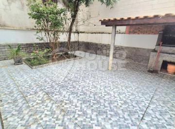 Casa · 240m² · 3 Quartos · 3 Vagas · Sobrado à venda Jd. Guedala Morumbi. 3 dormitórios (2 Suítes) e 3 vagas