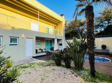 Casa · 355m² · 4 Quartos · 4 Vagas · Casa com Piscina | 04 Dormitórios | Cinquentenário