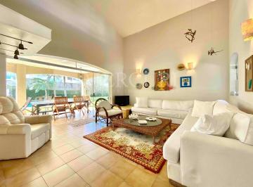 bf57e26636de247b91ec34f5e9751960fa55bcbe · Casa no Guarujá, Jardim Acapulco, Condomínio Fechado, 3 Quartos, Sala para 2 Ambientes, Sacada e Pis