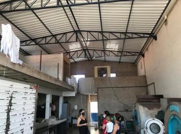 Comercial · 372m² · 3 Vagas · Galpão em Santa Cecília, Paulínia/SP de 372m² para locação R$ 8.000,00/mes