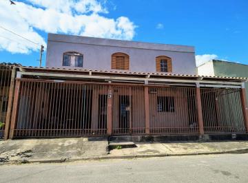 5c36c29b1949f3e87f16f8f96b47387b7dc56bb3 · Casa duplex (sobrado) + casa de fundo, 7 quartos no total. Inf.: (61) 9.8300-2010