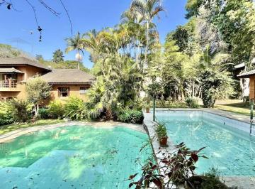 Casa de 5 quartos, Cotia · Casa à venda na Granja Viana com 5 suítes, 2 piscinas, lareira e área gourmet completa