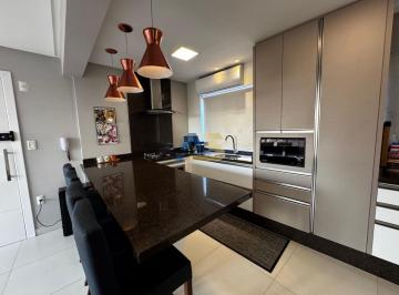 Apartamento de 3 quartos, Balneário Camboriú · Apartamento à venda no Centro de Balneário Camboriú