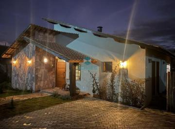 Fachada com iluminação e paisagismo | Borges Realt · Casa com 3 suítes à venda no Condomínio Alpin - Mucugê, 170m² em terreno de 800m² com vista para a s
