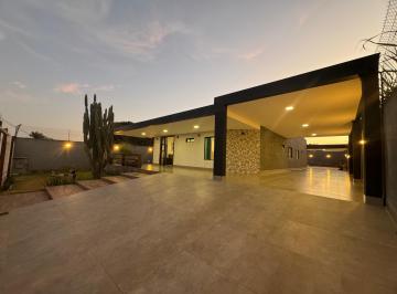Casa de 4 quartos, Vicente Pires · Vicente Pires/Rua4/820m2/4Suítes/2salas/home office/arm.planej/lavabo/lazer comp