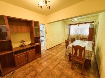 1 · Apartamento de 72m² com 2 quartos sendo 1 suíte no Centro