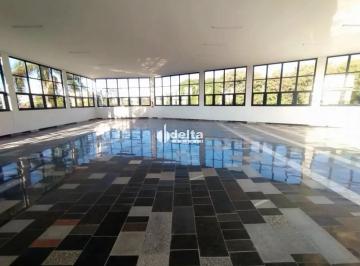 Comercial · 380m² · Loja disponível para locação no bairro Jardim das Palmeiras em Uberlândia-MG.