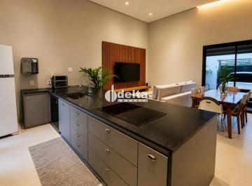 Casa · 148m² · 3 Quartos · 2 Vagas · Casa com 3 quartos sendo 1 suíte disponível para venda no bairro Grand Ville em Uberlândia-MG