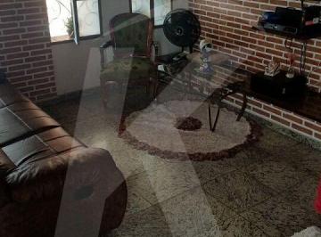 Casa · 180m² · 3 Quartos · 2 Vagas · Sobrado Carandiru 3 dormitórios sendo 3 suítes e 2 vagas.