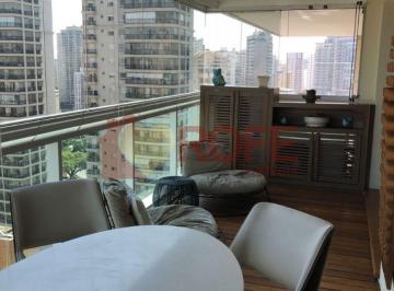 Apartamento · 173m² · 3 Quartos · 2 Vagas · Apartamento sofisticado em Moema com 3 suítes, 173m² e lazer completo