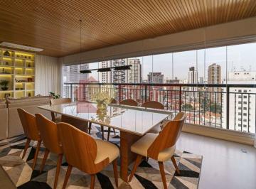 Apartamento · 218m² · 3 Quartos · 4 Vagas · Apartamento de 213 m² com 3 suítes à venda no Brooklin. 4 vagas e um depósito. Andar alto.