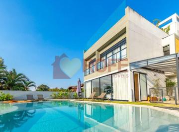Casa · 1200m² · 3 Quartos · 7 Vagas · Casa de 1200m², 3 piscinas, 7 vagas de garagem
