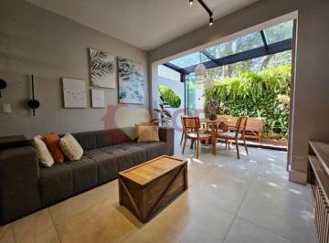 Casa · 100m² · 2 Quartos · 2 Vagas · Casa em condomínio, 2 suítes, 2 vagas e lazer no roof top, churrasqueira e Jacuzzi.