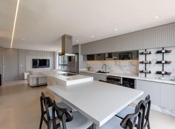 Apartamento · 190m² · 3 Quartos · 2 Vagas · Cobertura triplex à venda com 3 suítes, em ótima localização na Praia Brava – Itajaí/SC