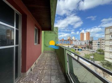 5ea94e09aa708c99ea7350fb3ef27828594ce4a7 · Cobertura próximo à praia com sacada — Enseada — Guarujá