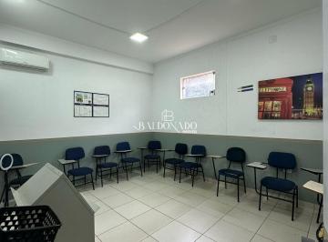 Comercial · 200m² · Salas Comercial para locação em Extrema no centro, com 5 salas no total