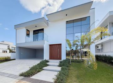 Casa · 320m² · 3 Quartos · 2 Vagas · Casa com 3 suítes em Condomínio Florianópolis
