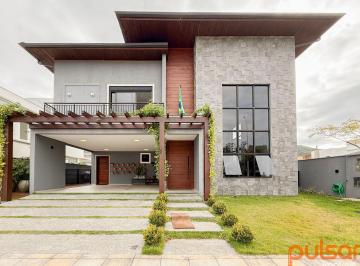 Casa · 290m² · 3 Quartos · 2 Vagas · Casa 3 suítes condomínio fechado em Florianópolis.