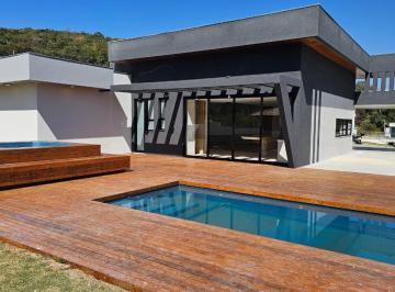Casa · 263m² · 4 Quartos · 3 Vagas · Casa Alto Padrão à Venda em Betim no Condomínio Valle da Serra