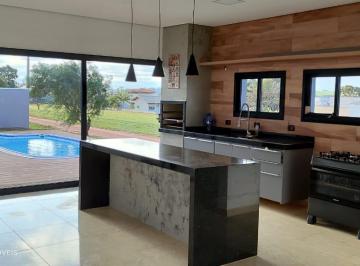Casa de 3 quartos, Itaí · Casa à venda com 3 dormitórios e 1 piscina em condomínio na cidade de Itaí