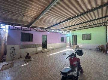 Casa de 4 quartos, Ceilândia · CASA 2 QUARTOS MAIS RESIDÊNCIA NO FUNDO