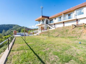 Casa · 220m² · 3 Quartos · 3 Vagas · Casa com 3 quartos em Nogueira, Petrópolis