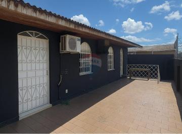 Casa · 192m² · 4 Quartos · 2 Vagas · Vende Casa com 4 Quartos (2 Suítes) + Churrasqueira e Pátio Amplo!