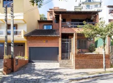 Casa · 235m² · 5 Quartos · 2 Vagas · Casa em Teresópolis