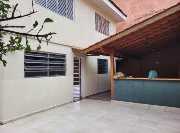 i1.jpg · Sobrado com Lareira, Quintal Verde e Espaços Integrados para Toda a Família