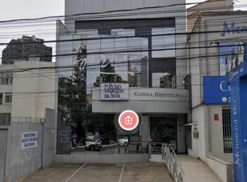 Comercial , Porto Alegre · Prédio com estacionamento