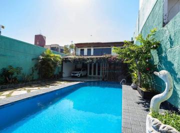 Casa · 300m² · 6 Quartos · 9 Vagas · Sobrado com Piscina e Potencial de Renda – 300m² – Taguatinga Norte