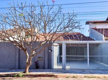 Casa · 240m² · 3 Quartos · 4 Vagas · Casa Térrea no Jardim TV Morena