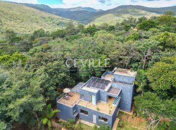 Casa · 255m² · 6 Quartos · 4 Vagas · Sofisticação em meio à natureza