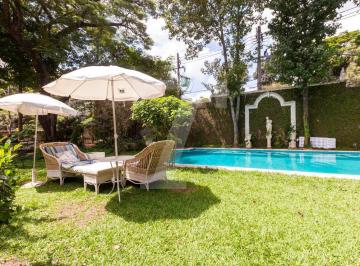 Casa · 800m² · 4 Quartos · 12 Vagas · Casa clássica com piscina