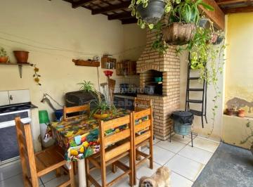 Casa · 200m² · 3 Quartos · 2 Vagas · Residencial Palestra - Casa em bom local, com 3 dorms, sendo 1 apto, sala para 2 ou mais ambs, coz c