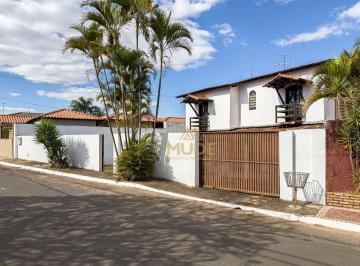 7cee29534b96dad2546c9cea529ca1e3b66043b8 · Amplo Sobrado no Condomínio San Diego – 5 Quartos, 2 Suítes e 4 Vagas!