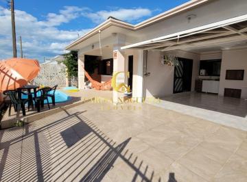 Casa · 200m² · 3 Quartos · 4 Vagas · Casa em Atlântida Sul com Piscina e 2 quadras da Beira Mar.