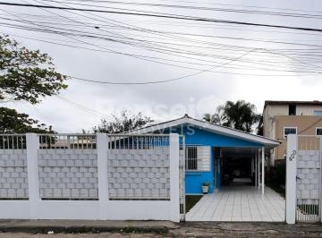 Casa · 110m² · 2 Quartos · 6 Vagas · Casa Semi-Mobiliada com Amplo Terreno nos Ingleses do Rio Vermelho