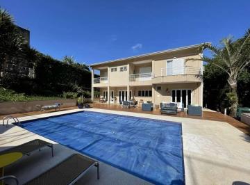 Casa de 5 quartos, Cotia · Casa à venda na Granja Viana com 5 quartos, 5 vagas, piscina e lazer completo