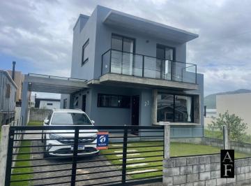 Casa · 120m² · 3 Quartos · 1 Vaga · Casa em Garopaba