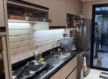 Casa · 169m² · 2 Quartos · 2 Vagas · Casa Triplex com 2 suítes, área gourmet, planejados! à venda, 124 m²