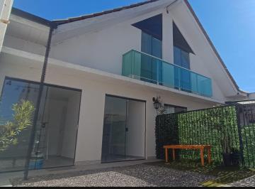 Casa · 170m² · 3 Quartos · 1 Vaga · Excelente Sobrado para Locação no Pinheirinho – Curitiba/PR