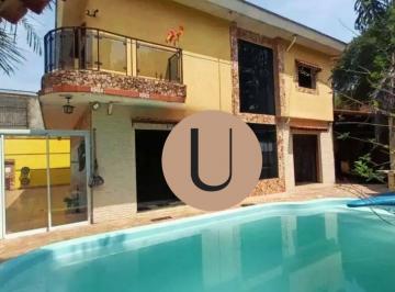14b15e7ecb06001d326b4eae620a356407b0659e · Casa com 4 quartos com piscina próximo ao Metrô
