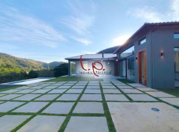 Casa de 3 quartos, Petrópolis · Casa Linear, 3 Suítes, Vista Encantadora, Dentro de Condomínio em Secretário.
