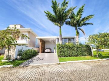 Casa · 223m² · 2 Quartos · 2 Vagas · Casa residencial térrea em condominio fechado em loteamento planejado no Campeche.