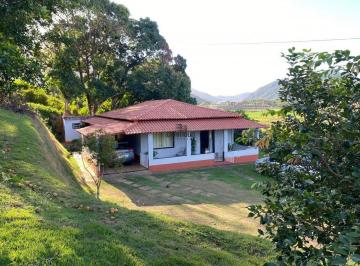 Rural · 3700m² · 3 Quartos · 1 Vaga · Chácara à Venda na Zona Rural de Guarapari - Pomar, lago e Vista para as Montanhas