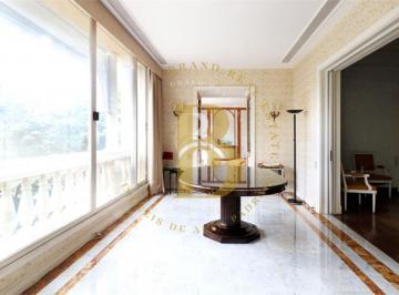 Apartamento · 750m² · 4 Quartos · 6 Vagas · Apartamento espaçoso, com acabamentos de alto requinte, localizado no Jardim Europa.