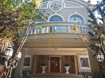 Comercial · 585m² · 4 Quartos · Casa Comercial com 585 m², 4 quartos sendo 4 suítes à venda no bairro Jardim Paulista.
